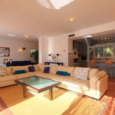 Villa 1072 Beachfront El Paraiso Retreat With Pool & Bbq Estepona